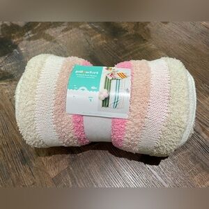 48"x58" Striped Knit Throw Blanket - Pillowfort